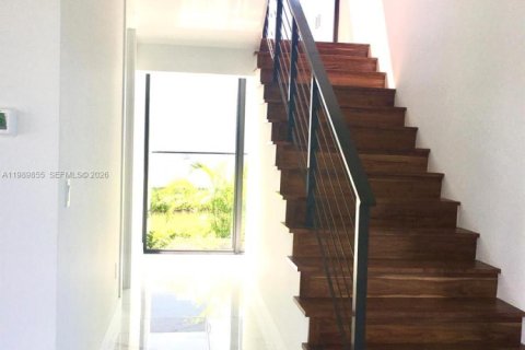 Снять в аренду виллу или дом в Уэстон, Флорида 5 спален, 399.57м2, № 2051919 - фото 11