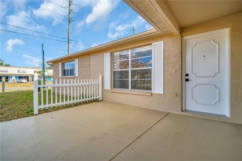 Villa ou maison à vendre à New Port Richey, Floride: 2 chambres, 139.73 m2 № 2149266 - photo 3
