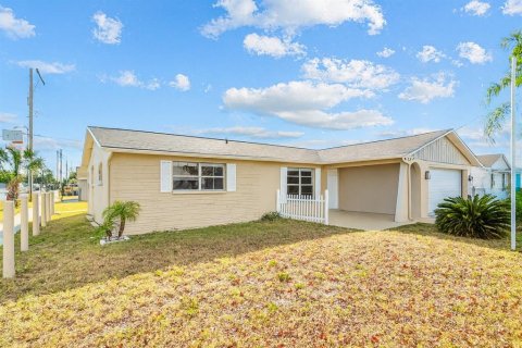 Villa ou maison à vendre à New Port Richey, Floride: 2 chambres, 139.73 m2 № 2149266 - photo 2