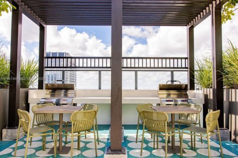 Condo in Miami, Florida, 2 bedrooms  № 2152947 - photo 5