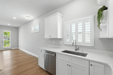 House in New Smyrna Beach, Florida 2 bedrooms, 118.17 sq.m. № 1877484 - photo 13