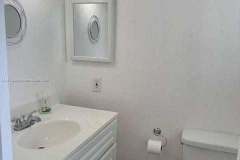 Condo in Lauderdale Lakes, Florida, 1 bedroom  № 1971211 - photo 13