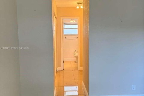 Condo in Lauderdale Lakes, Florida, 1 bedroom  № 1971211 - photo 8