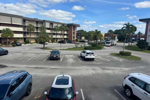 Condo in Lauderdale Lakes, Florida, 1 bedroom  № 1971211 - photo 2