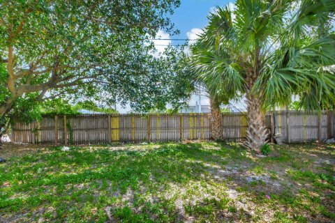 Casa en venta en Riviera Beach, Florida, 4 dormitorios, 132.2 m2 № 1207678 - foto 1