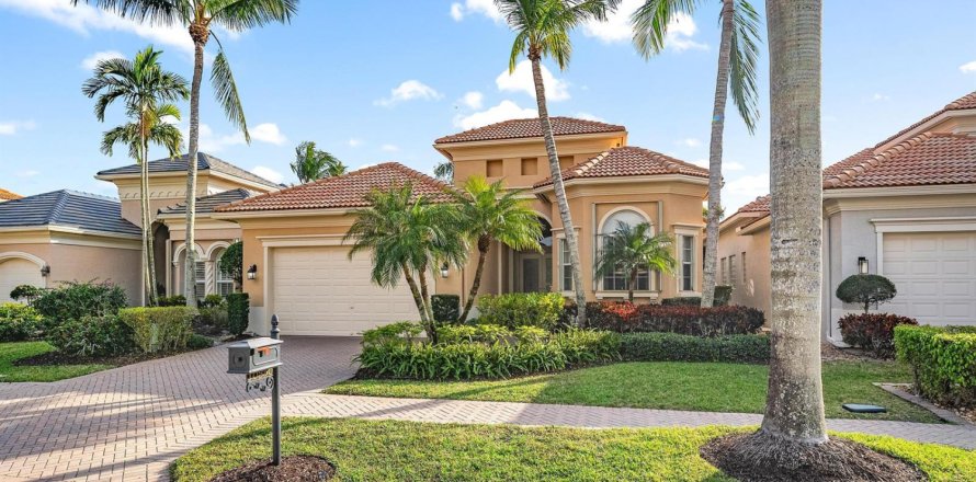 Casa en West Palm Beach, Florida 3 dormitorios, 271.46 m2 № 2248371