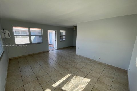 Снять в аренду квартиру в Форт-Лодердейл, Флорида 1 спальня, 55.74м2, № 2003954 - фото 3