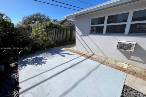 Снять в аренду квартиру в Форт-Лодердейл, Флорида 1 спальня, 55.74м2, № 2003954 - фото 12