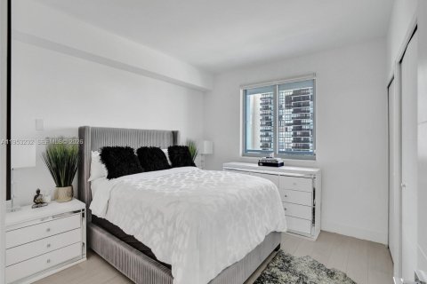 Condo in Miami, Florida, 2 bedrooms  № 2153246 - photo 13