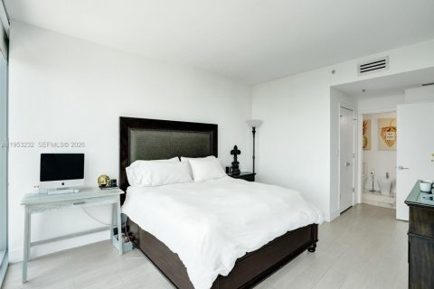 Condo in Miami, Florida, 2 bedrooms  № 2153246 - photo 11