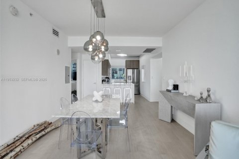 Condo in Miami, Florida, 2 bedrooms  № 2153246 - photo 4