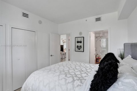 Condo in Miami, Florida, 2 bedrooms  № 2153246 - photo 15