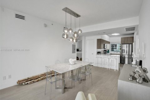 Condo in Miami, Florida, 2 bedrooms  № 2153246 - photo 5