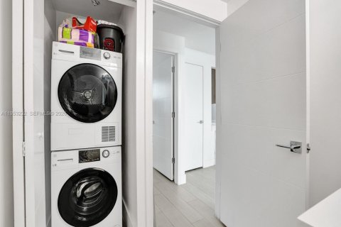 Condo in Miami, Florida, 2 bedrooms  № 2153246 - photo 18