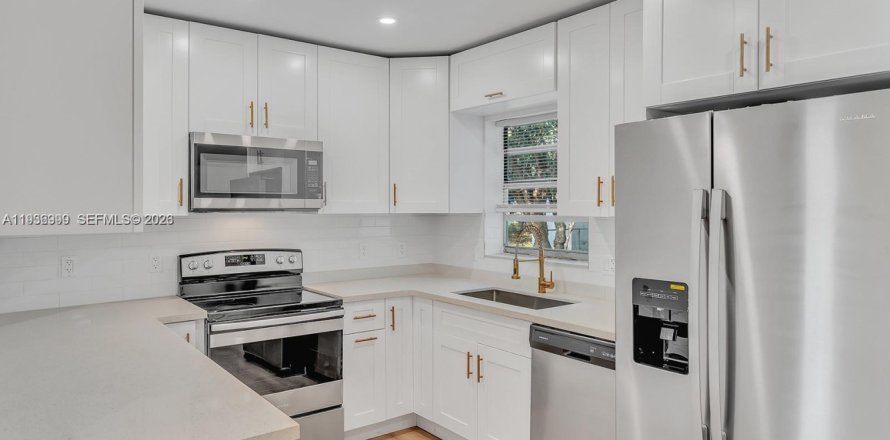 Дом в Форт-Лодердейл, Флорида 4 спальни, 134.52м2 № 1995181