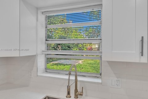 Купить виллу или дом в Форт-Лодердейл, Флорида 4 спальни, 134.52м2, № 1995181 - фото 3