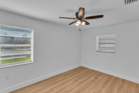 Купить виллу или дом в Форт-Лодердейл, Флорида 4 спальни, 134.52м2, № 1995181 - фото 12