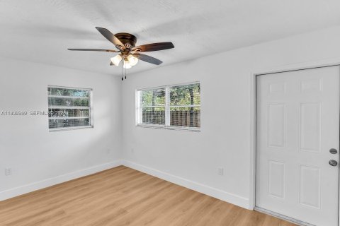 Купить виллу или дом в Форт-Лодердейл, Флорида 4 спальни, 134.52м2, № 1995181 - фото 6