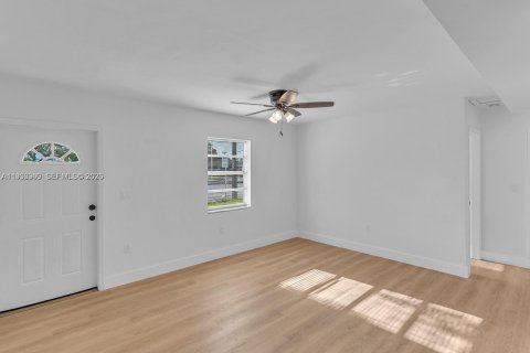 Купить виллу или дом в Форт-Лодердейл, Флорида 4 спальни, 134.52м2, № 1995181 - фото 2