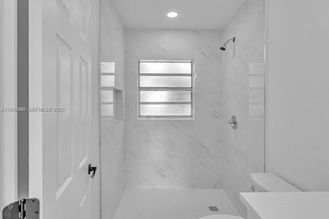 Купить виллу или дом в Форт-Лодердейл, Флорида 4 спальни, 134.52м2, № 1995181 - фото 11