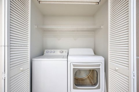 Copropriété à vendre à Aventura, Floride: 3 chambres, 148.64 m2 № 1979224 - photo 16