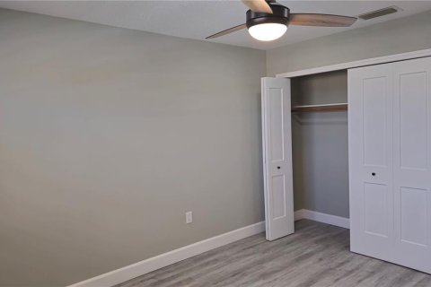 Condo in Saint Petersburg, Florida, 2 bedrooms  № 1417655 - photo 15