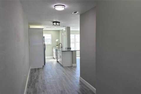 Condo in Saint Petersburg, Florida, 2 bedrooms  № 1417655 - photo 2