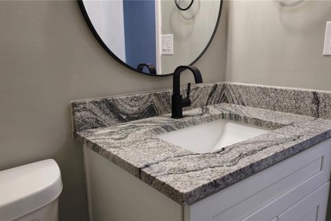 Condo in Saint Petersburg, Florida, 2 bedrooms  № 1417655 - photo 12