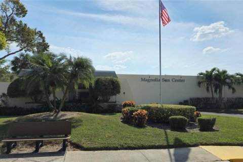 Condo in Saint Petersburg, Florida, 2 bedrooms  № 1417655 - photo 23