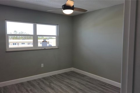 Condo in Saint Petersburg, Florida, 2 bedrooms  № 1417655 - photo 16