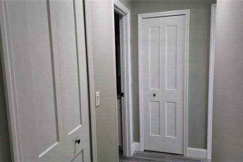 Condo in Saint Petersburg, Florida, 2 bedrooms  № 1417655 - photo 11