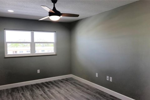 Condo in Saint Petersburg, Florida, 2 bedrooms  № 1417655 - photo 20