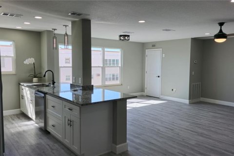 Condo in Saint Petersburg, Florida, 2 bedrooms  № 1417655 - photo 5