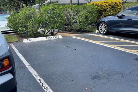 House in Lauderhill, Florida 2 bedrooms, 102.19 sq.m. № 2011016 - photo 2