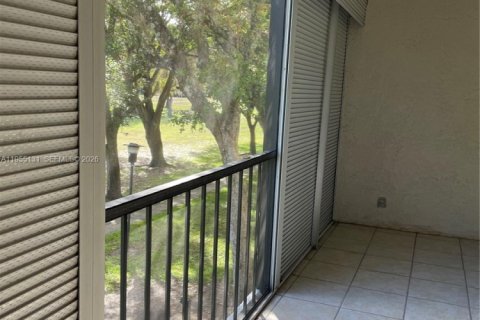 House in Lauderhill, Florida 2 bedrooms, 102.19 sq.m. № 2011016 - photo 5