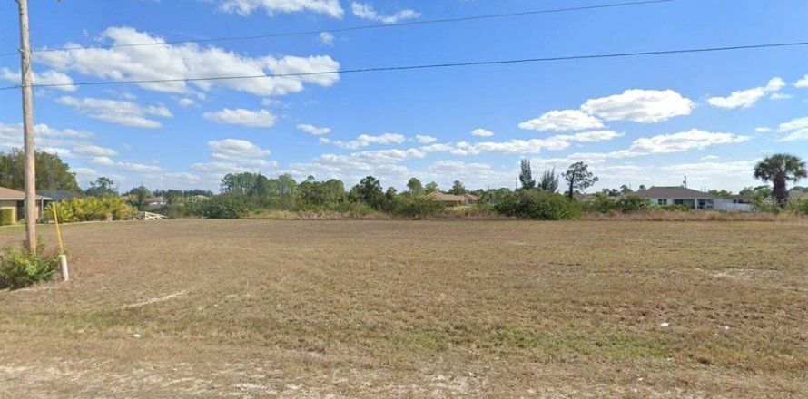 Land in Cape Coral, Florida № 1917492