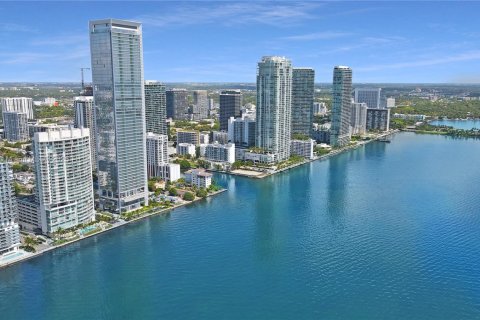 Condominio en venta en Miami, Florida, 1 dormitorio, 63.17 m2 № 1861996 - foto 1