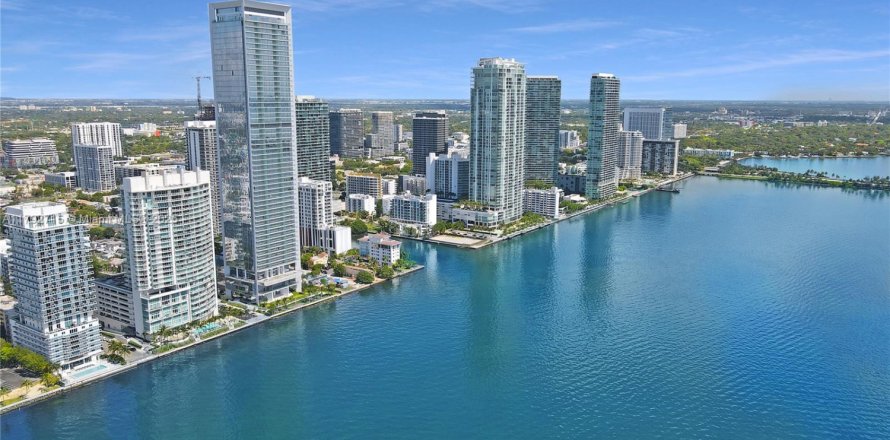 Condominio en Miami, Florida, 1 dormitorio № 1861996