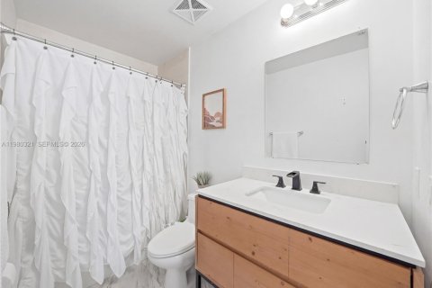 Купить кондоминиум в Майами, Флорида 1 спальня, 66.98м2, № 2251142 - фото 22