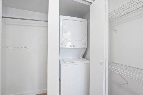 Купить кондоминиум в Майами, Флорида 1 спальня, 66.98м2, № 2251142 - фото 24