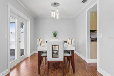 House in Tampa, Florida 4 bedrooms, 170.57 sq.m. № 2227188 - photo 9