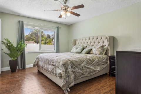 House in Tampa, Florida 4 bedrooms, 170.57 sq.m. № 2227188 - photo 16