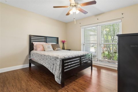 House in Tampa, Florida 4 bedrooms, 170.57 sq.m. № 2227188 - photo 15
