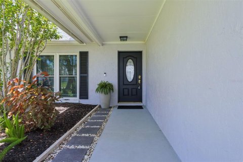 House in Tampa, Florida 4 bedrooms, 170.57 sq.m. № 2227188 - photo 3