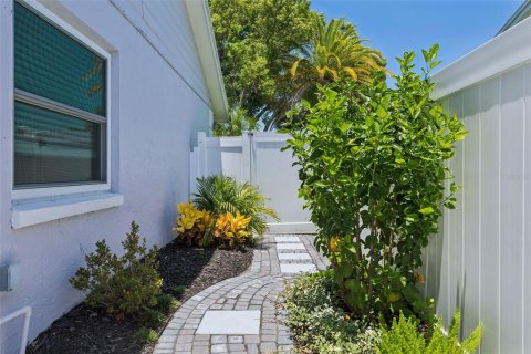 House in Tampa, Florida 4 bedrooms, 170.57 sq.m. № 2227188 - photo 25