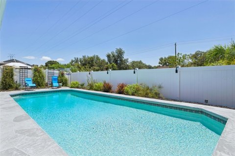 House in Tampa, Florida 4 bedrooms, 170.57 sq.m. № 2227188 - photo 22