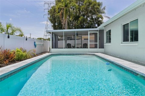 House in Tampa, Florida 4 bedrooms, 170.57 sq.m. № 2227188 - photo 23