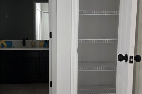 Купить кондоминиум в Киссимми, Флорида 10 комнат, 159.42м2, № 2115514 - фото 29