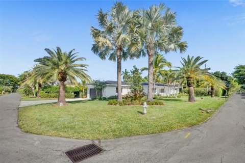 Villa ou maison à louer à Boca Raton, Floride: 3 chambres, 194.82 m2 № 1129050 - photo 1