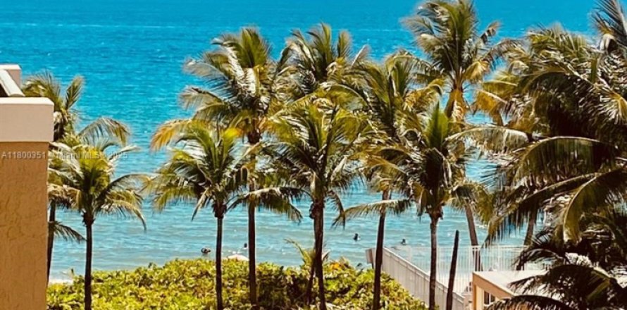 Condo in Hallandale Beach, Florida, 2 bedrooms № 1728425